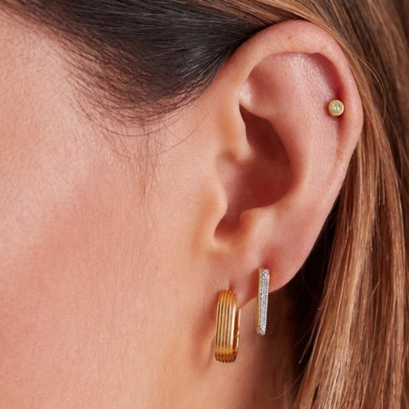 MONICA VINADER NIB Groove huggie earings 18 karat Gold plated - Picture 5 of 10